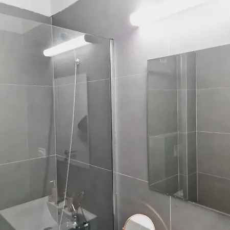Lovely Ultracentral With Parking Apartment *